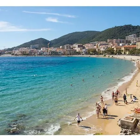 Spacieux Confort Cite Imperiale Lägenhet